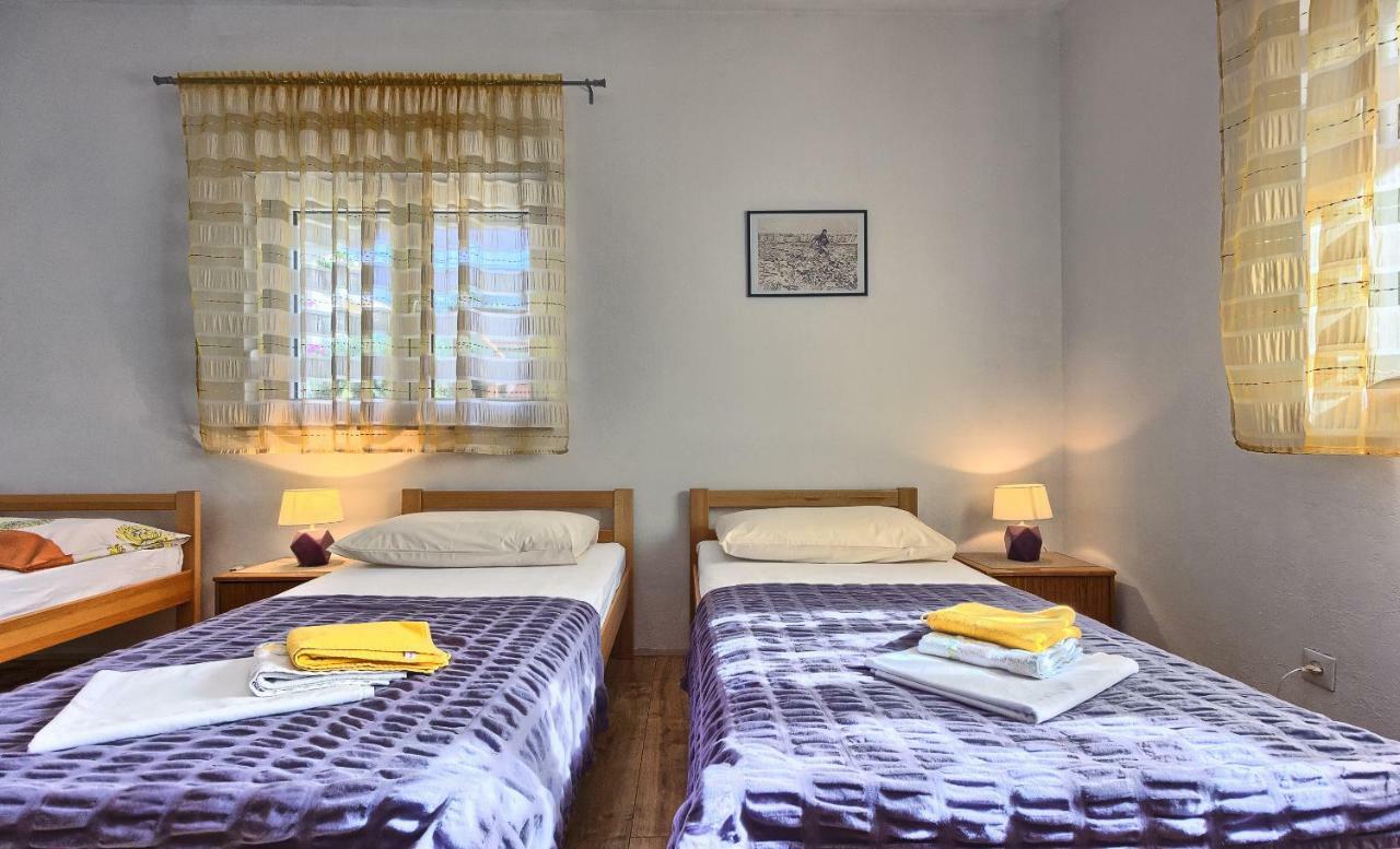 Apartments Milenka โตรกีร์ ภายนอก รูปภาพ